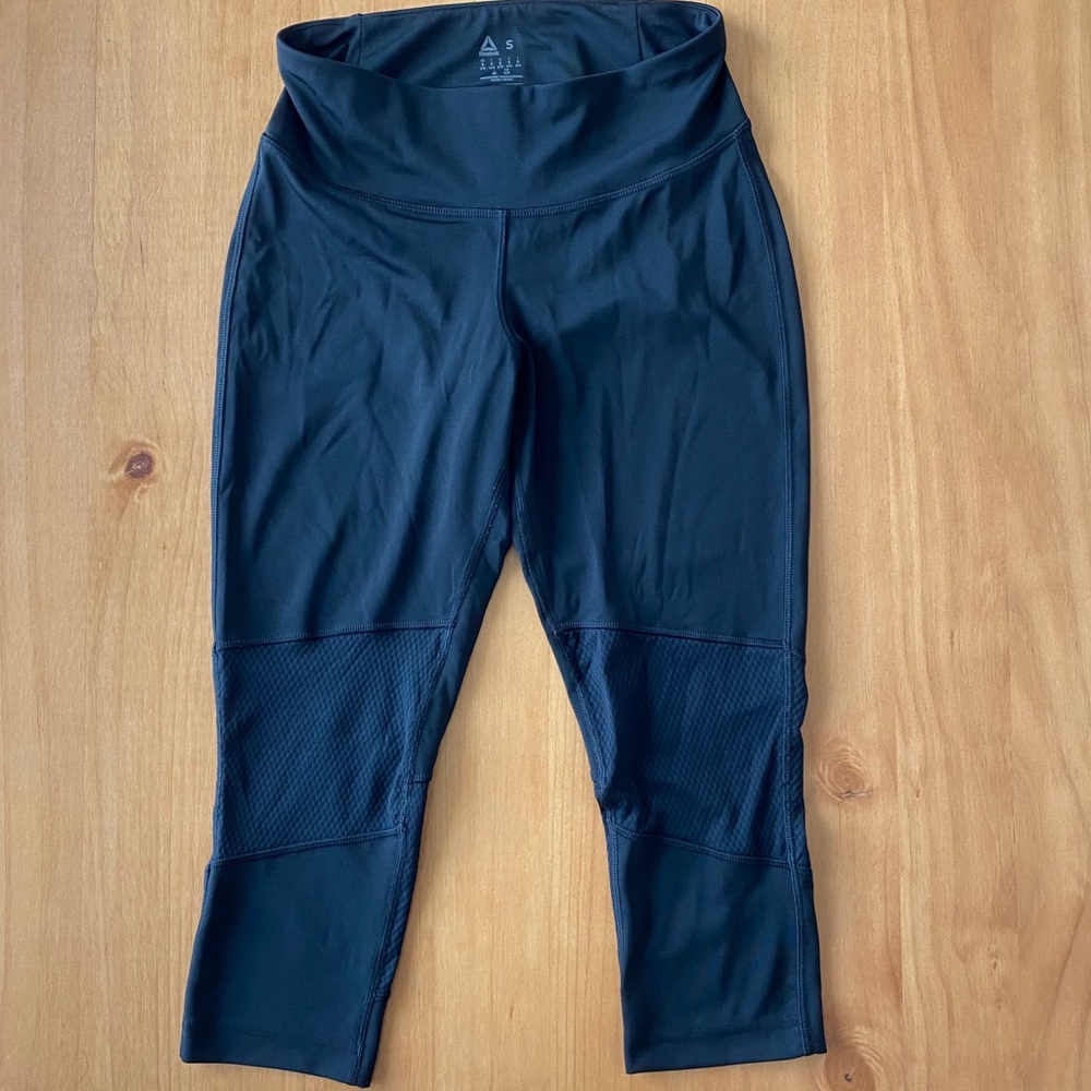 REEBOK BLACK CAPRIS SZ S
